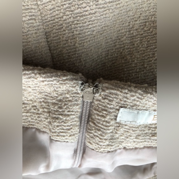 Boucle mini skirt, size M - Picture 3 of 9